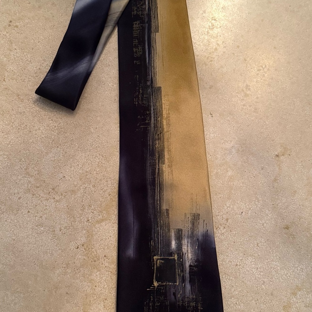 Elegant Black and Gold Men's Tie